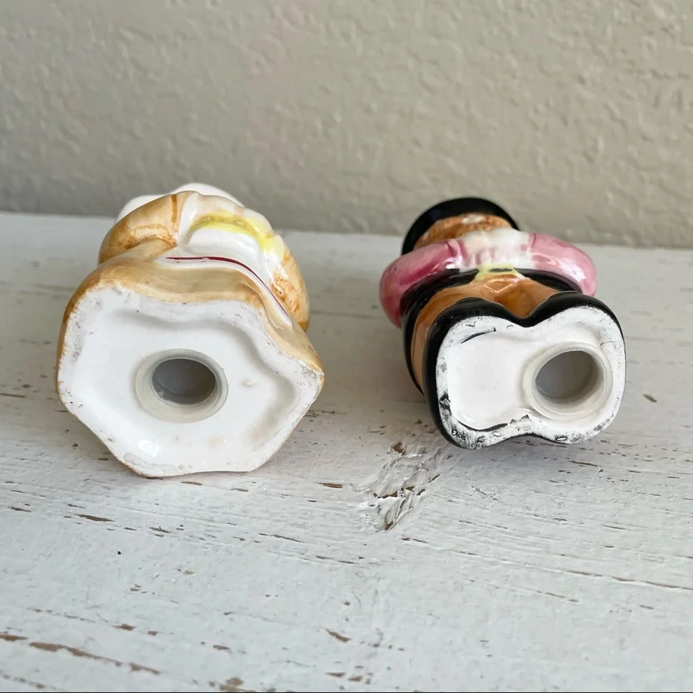 Thanksgiving Pilgrim Salt and Pepper Shakers Ceramic Hand Painted